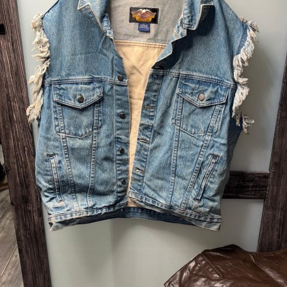 Men’s Harley-Davidson vest made in USA size L check it out very nice thanks 🙏 - Picture 2 of 8